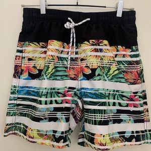 🎟️3x$10🎟️ EUC SHEIN swim trunks, size S in Men. Black with floral print.